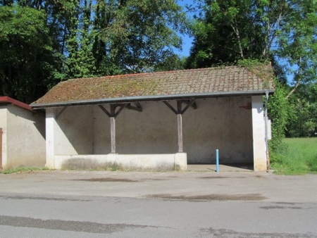 Boussieres-lavoir du hameau Papeteries