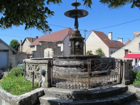 Byans sur le Doubs-lavoir 1
