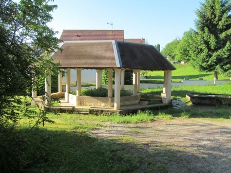 Torpes-lavoir 1 dans le bourg