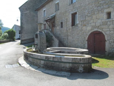 Ornans-lavoir 1