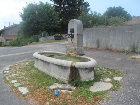 Aromas-lavoir 1 dans le bourg