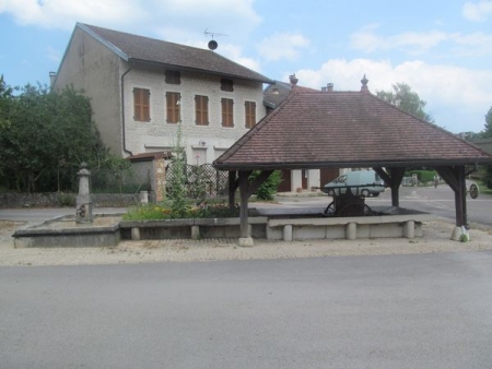 Aromas-lavoir 2 dans le bourg