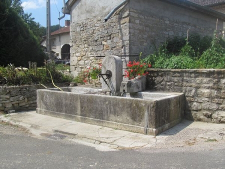 Aromas-lavoir 3 dans le hameau L'Amont