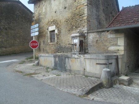 Bourcia-lavoir 5 dans le hameau Civria