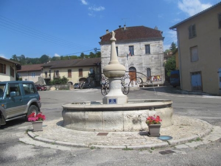 Gigny-lavoir 2 dans le bourg