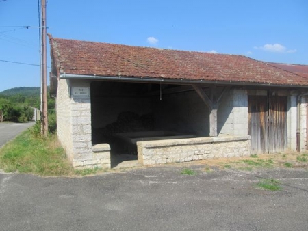 Loisia-lavoir 1 dans le bourg