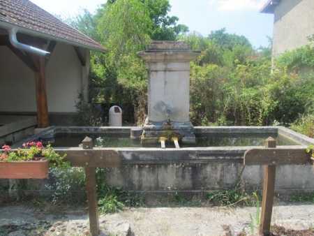 Montrevel-lavoir 2 dans le bourg