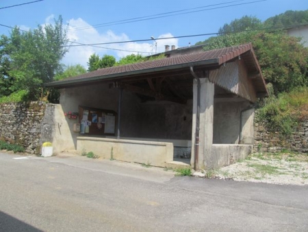Montrevel-lavoir 4 dans le hameau Morges