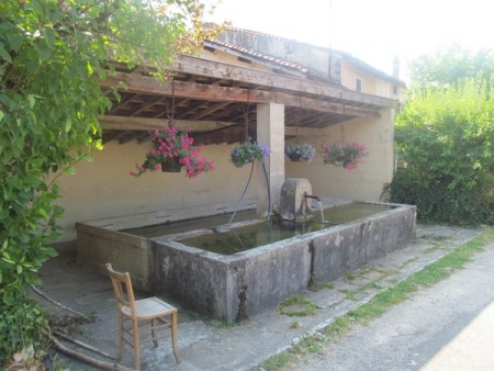 Val d'Epy-lavoir 4 dans le hameau Tarcia
