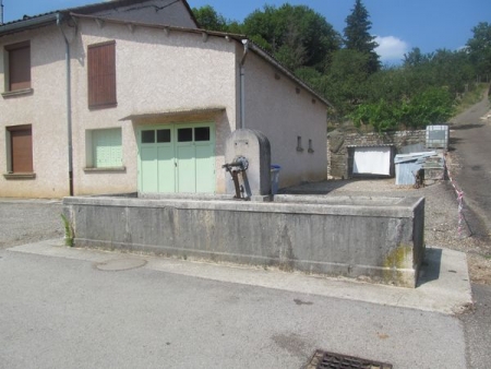 Villeneuve les Charnod-lavoir 1 dans le bourg
