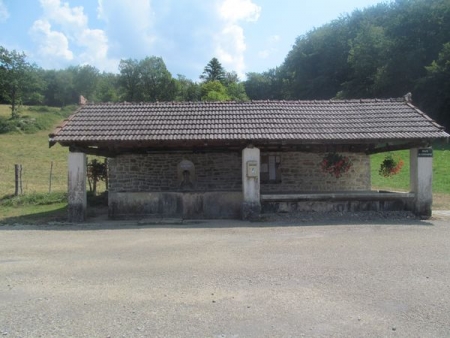 Villeneuve les Charnod-lavoir 2 dans le hameau Faverge