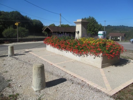 Augisey-lavoir 2 dans le bourg