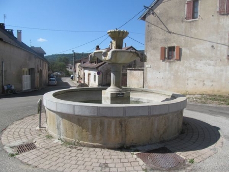 La Tour du Meix-lavoir 1 dans le bourg