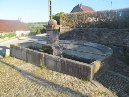 Rosay-lavoir 1 dans le bourg