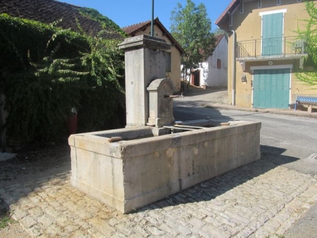 Rotalier-lavoir 2 dans le bourg