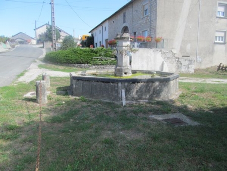 Rothonay-lavoir 1 dans le bourg