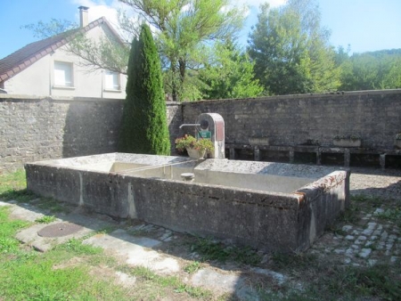 Rothonay-lavoir 2 dans le bourg