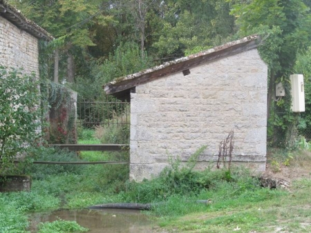Montbellet-lavoir 1 dans le hameau Mercey