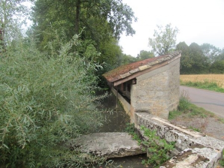 Montbellet-lavoir 2 dans le hameau Les Roches