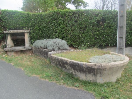 Montbellet-lavoir 3 dans le hameau Mirande