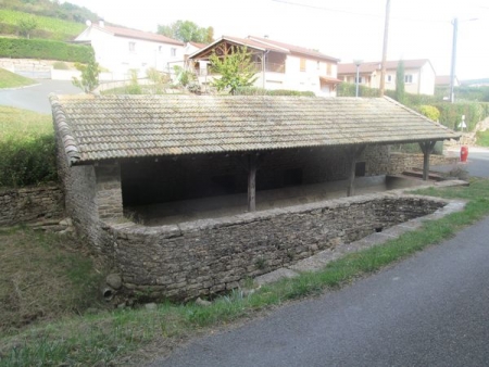 Sologny-lavoir 1 dans le bourg