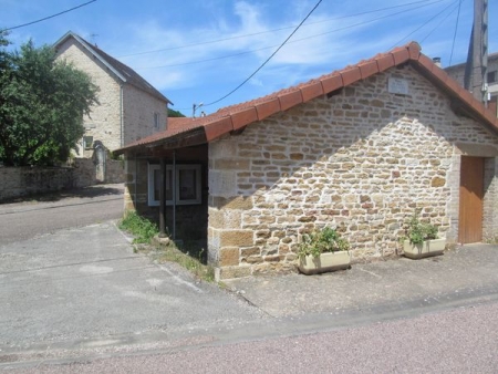 Villegusien le Lac-lavoir 1 dans le hameau Prangey