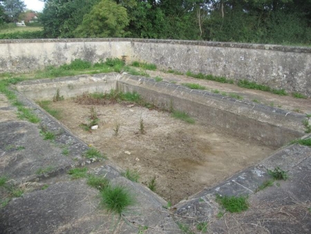 Anlezy-lavoir du hameau Faches