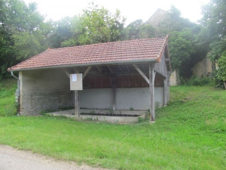 Montaron-lavoir 2 dans le hameau Sangy