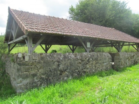 Vandenesse-lavoir 2 dans le hameau Le Mousseau