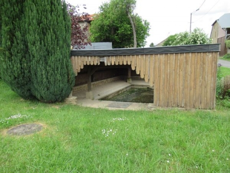 Alland huy et Sausseuil-lavoir 1 dans le bourg