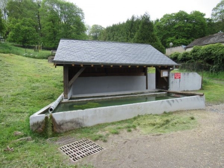 Chaumont Porcien-lavoir 1 dans le hameau Wadimont