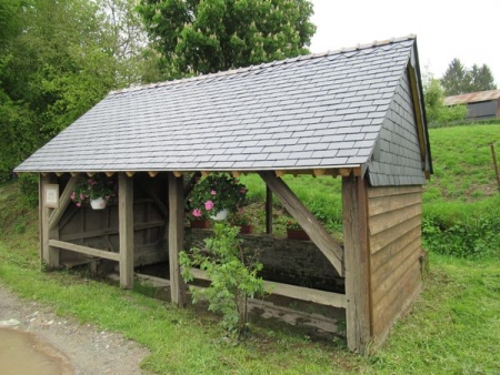 Chaumont Porcien-lavoir 2 dans le hameau Logny les Chaumont