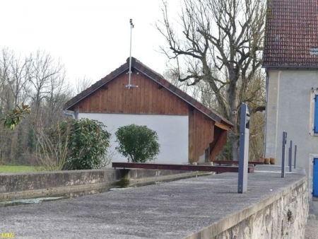 Saint Loup en Seine et Marne-lavoir 1 du hameau Courton le Bas par Micheline et Paul