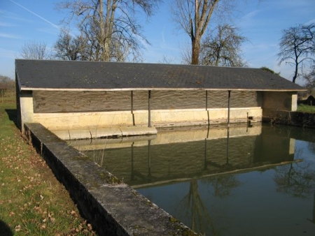 Billy sur Oisy-lavoir 4 dans hameau Chamois