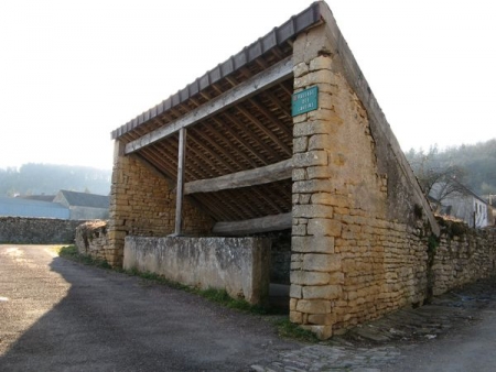 Courcelles-lavoir 4 dans hameau Chivres