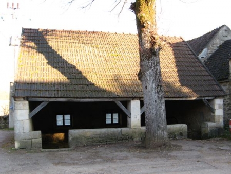 Courcelles-lavoir 5 dans hameau Chivres