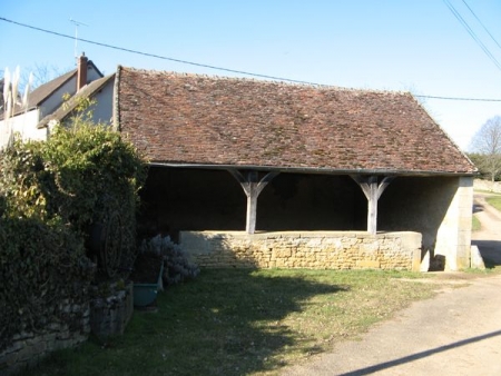 Varzy-lavoir 5 dans hameau Coeurs