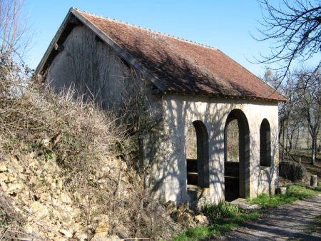 Varzy-lavoir 6 dans hameau Fly