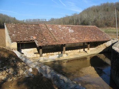 Billy sur Oisy-lavoir 5 dans hameau La Motte