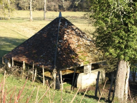 La Chapelle Saint André-lavoir 3 dans hameau Le Mez