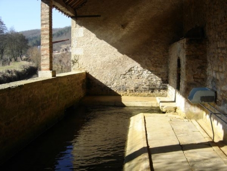 Corvol l'Orgueilleux-lavoir 3 dans hameau Les Caillons