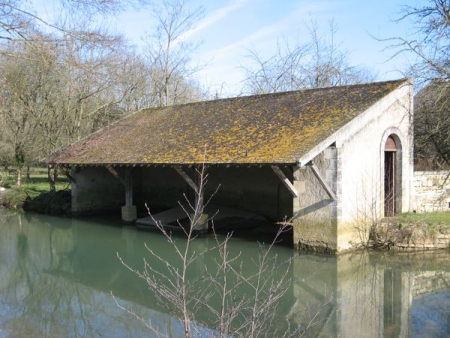 Clamecy-lavoir 7 dans hameau Moulot