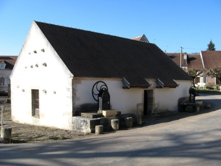 Oudan-lavoir 1 dans le bourg