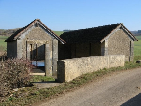 Oisy-lavoir 2 dans hameau Paroy