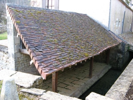 Corvol l'Orgueilleux-lavoir 4 dans hameau  Saint Marc