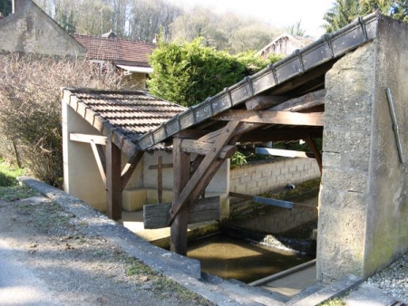 Corvol l'Orgueilleux-lavoir 6 dans hameau  Sauzay