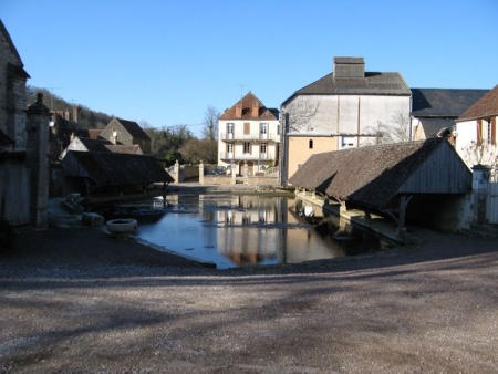 Varzy-lavoir 1 dans le bourg