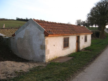 Breugnon-lavoir 2 dans hameau Villaine