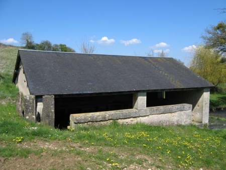 Chazeuil-lavoir 1 dans le bourg