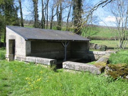 Chazeuil-lavoir 2 dans le bourg